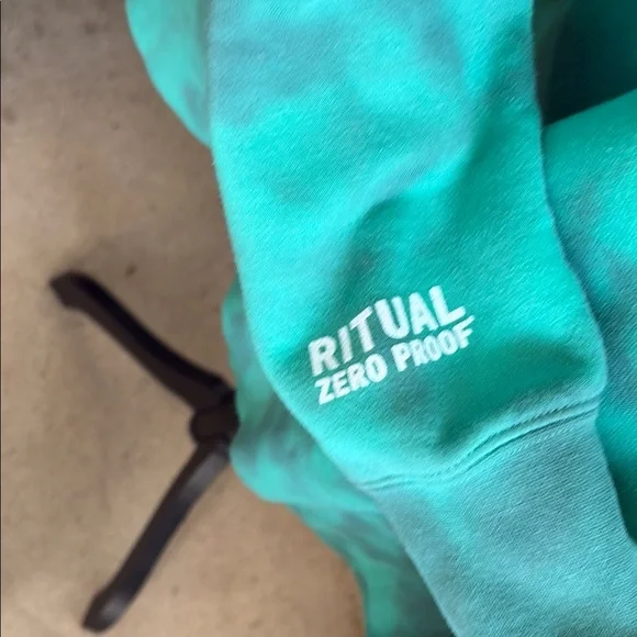 Green Tie-Dye Graphic Sweatshirt - Picture 2 of 5